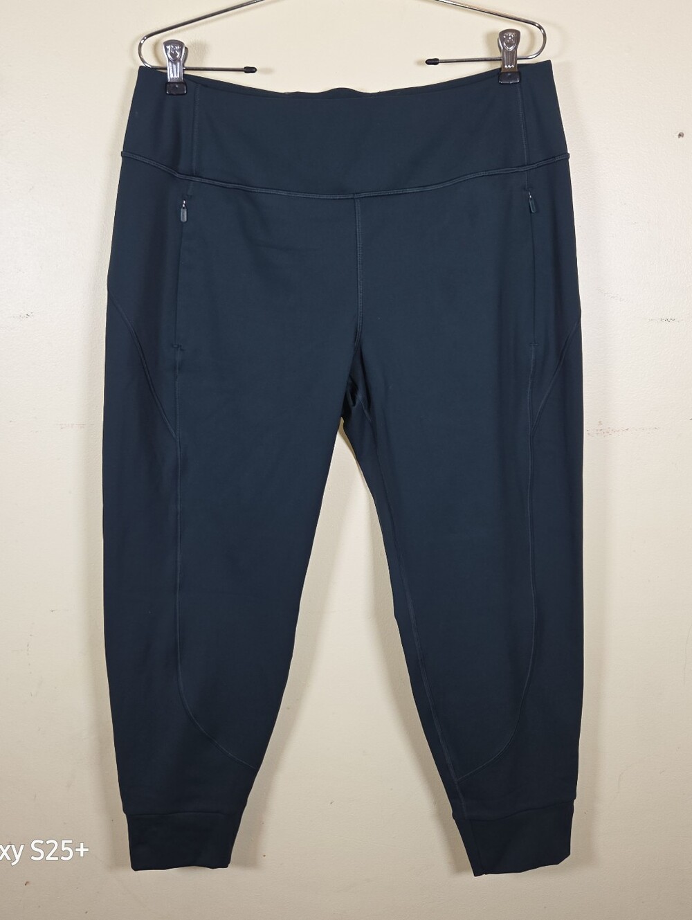 Athleta Rainier Jogger Legging Black Size Large Zip Pockets Logo